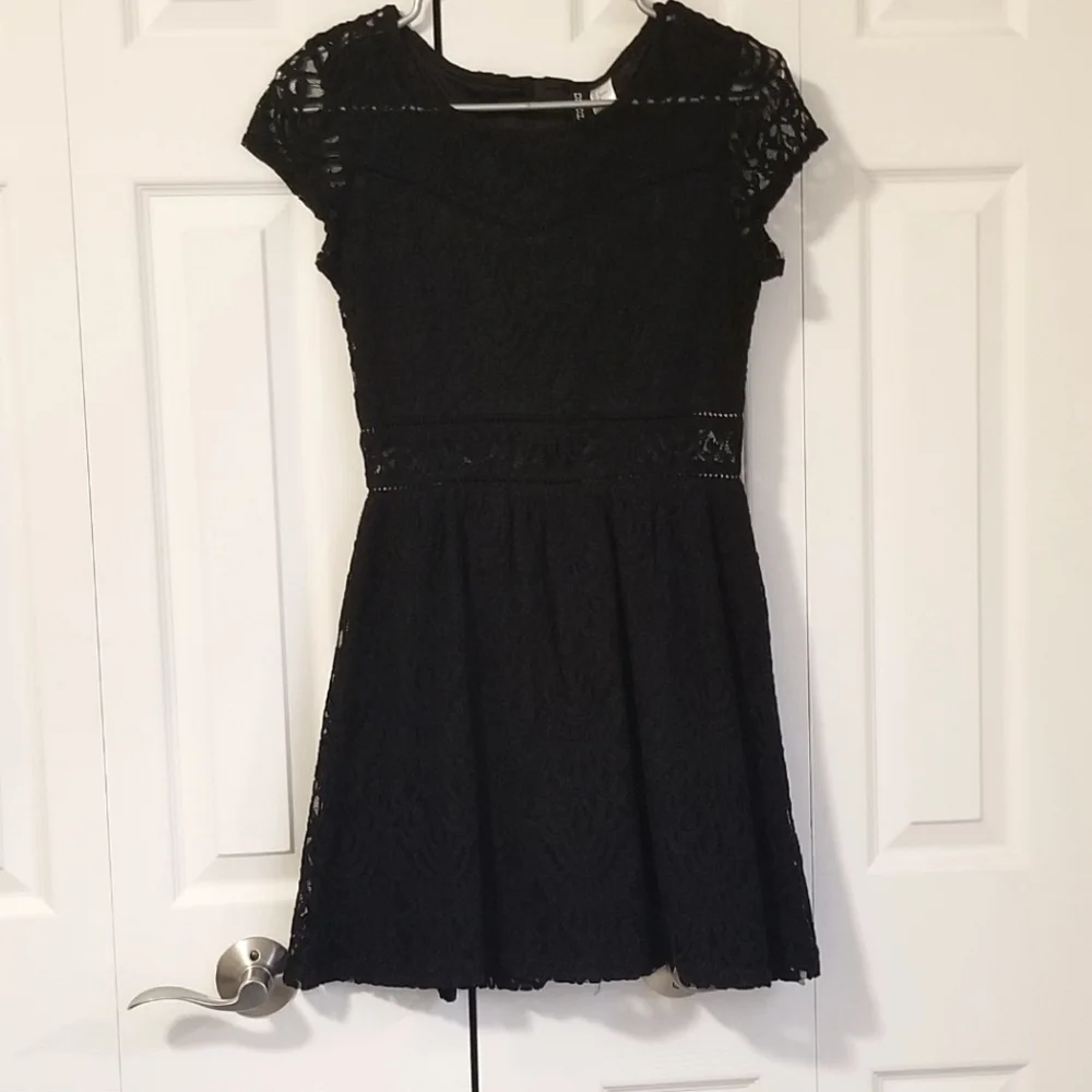 H&M Divided Black lace cocktail dress, sz 6 - Picture 1 of 3